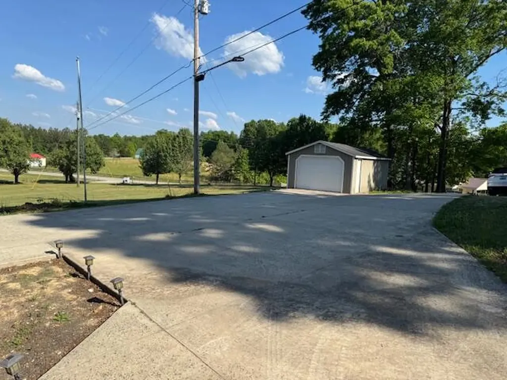 2831 Williamsburg Street Whitley City KY 42653