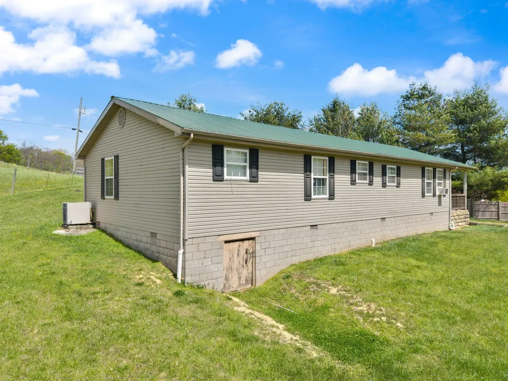 234 Grab Nickell Hill Morehead KY 40351