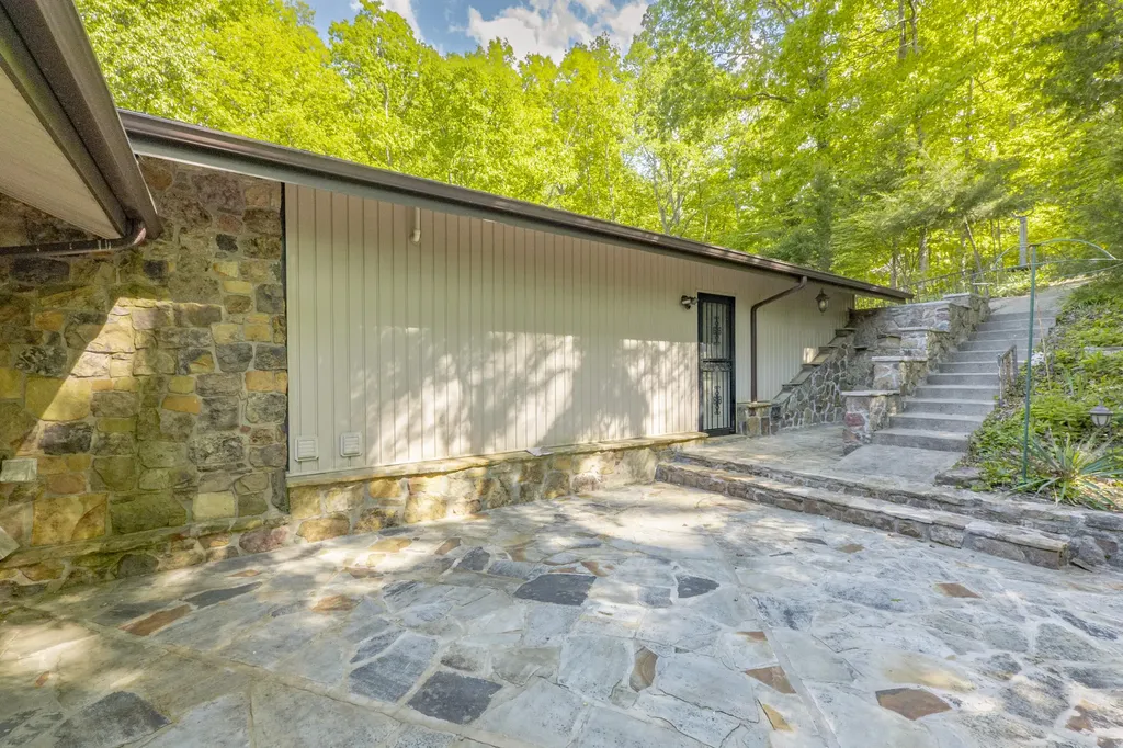 568 Castle Street Monticello KY 42633