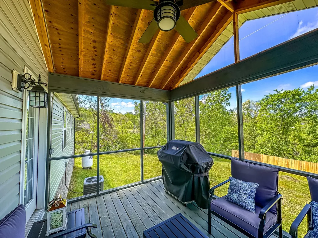 83 Mikes Lane London KY 40744