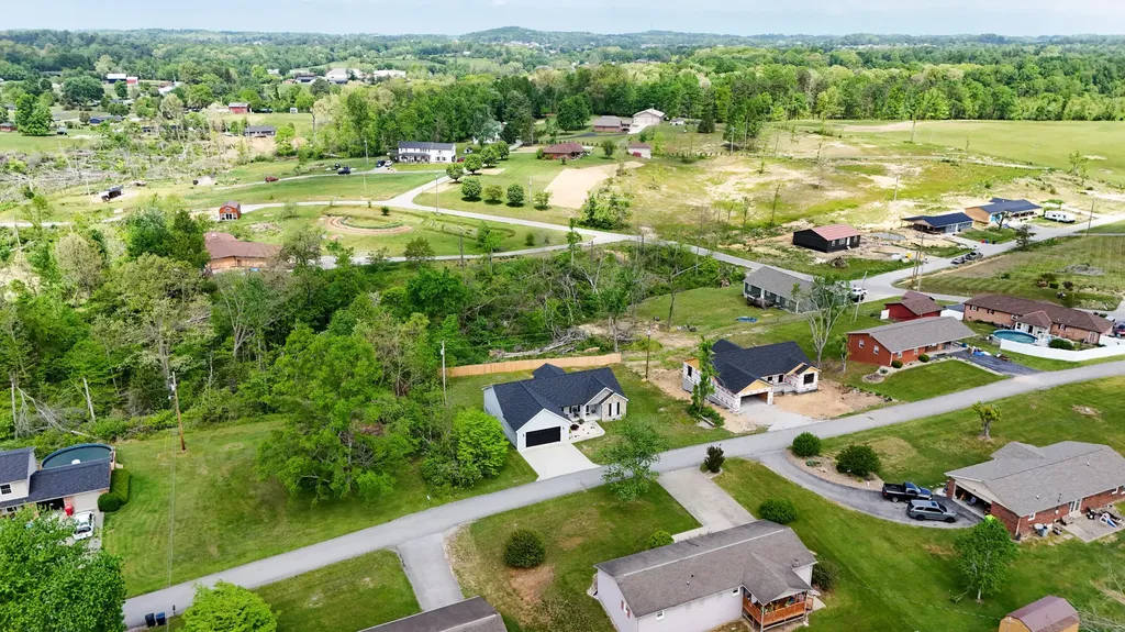 83 Mikes Lane London KY 40744