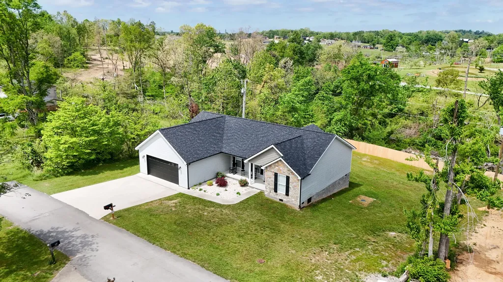83 Mikes Lane London KY 40744