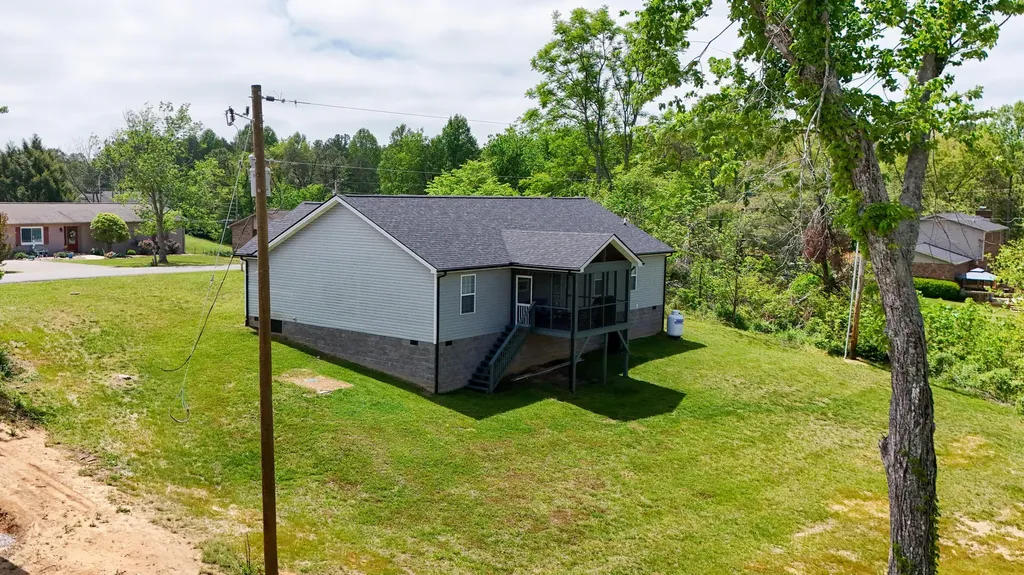 83 Mikes Lane London KY 40744