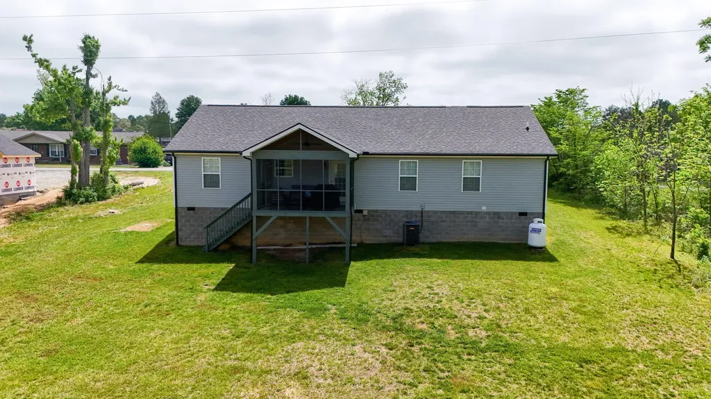 83 Mikes Lane London KY 40744