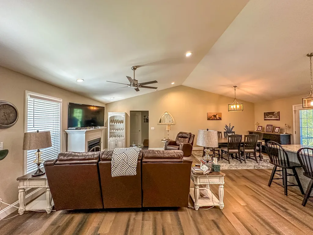 83 Mikes Lane London KY 40744