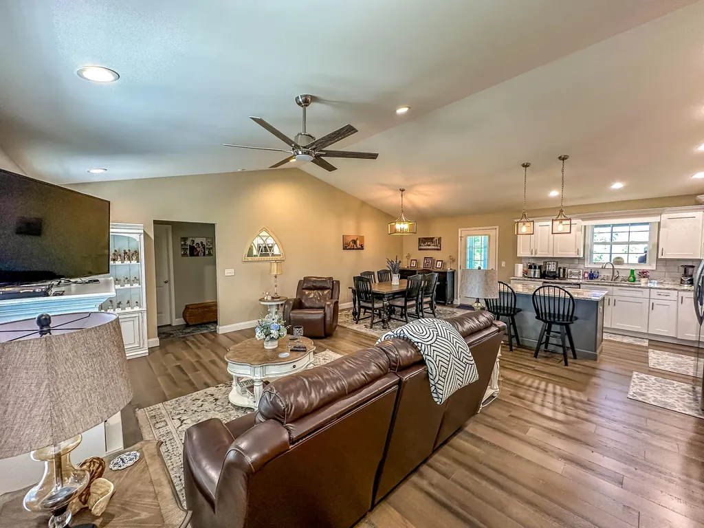 83 Mikes Lane London KY 40744