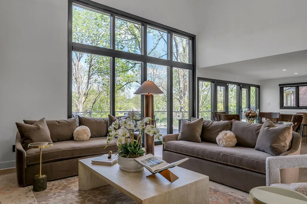 2005 Lakeside Drive Lexington KY 40502