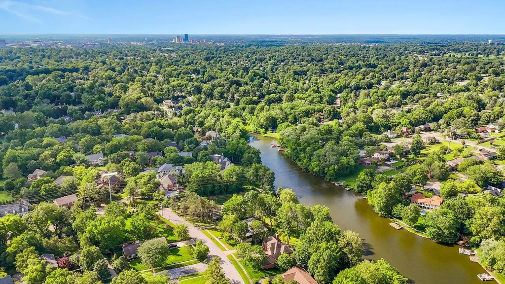 2005 Lakeside Drive Lexington KY 40502