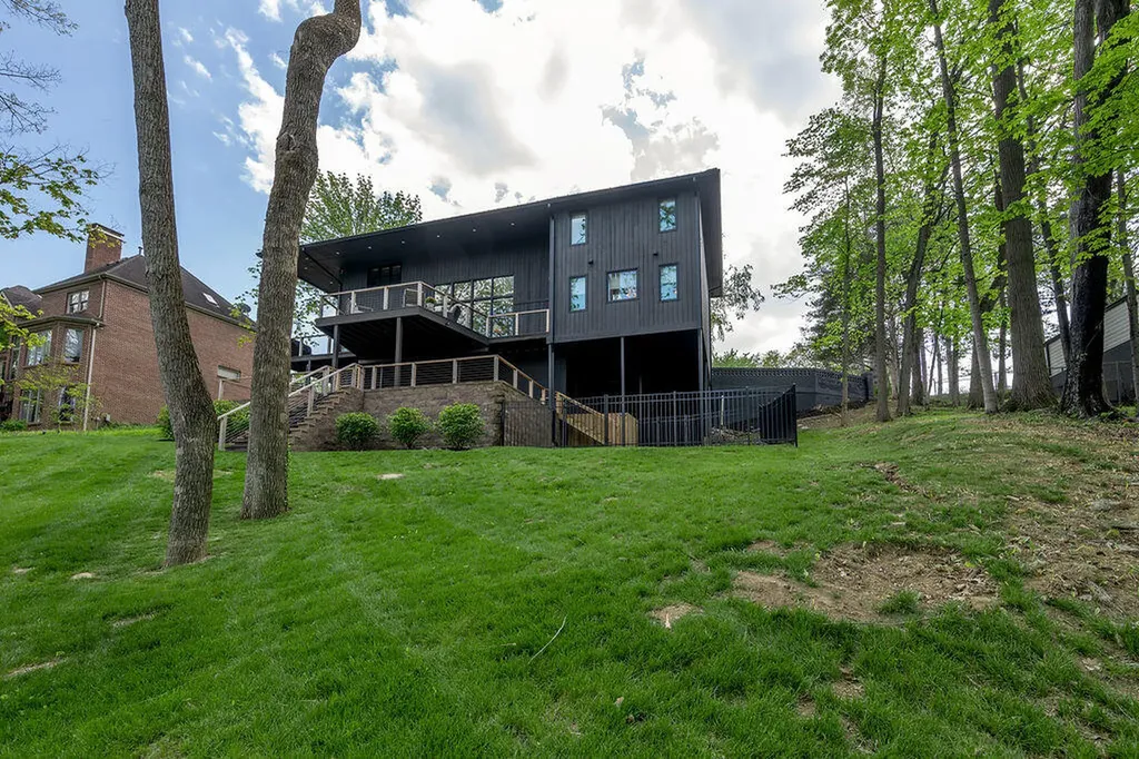 2005 Lakeside Drive Lexington KY 40502