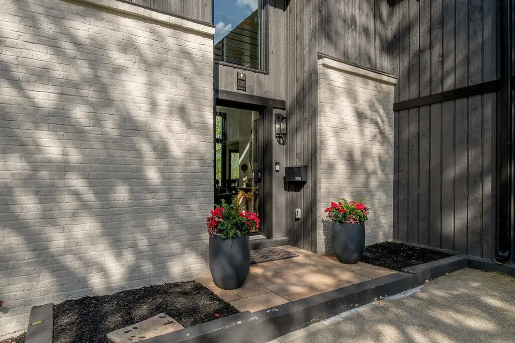 2005 Lakeside Drive Lexington KY 40502