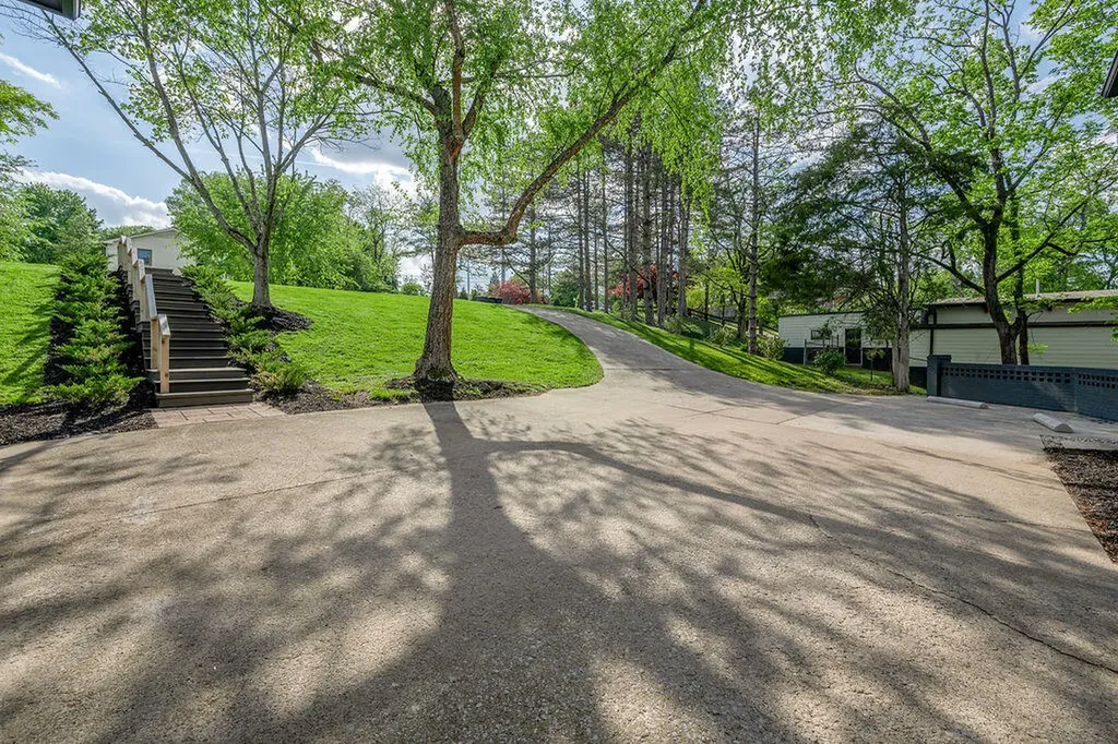 2005 Lakeside Drive Lexington KY 40502