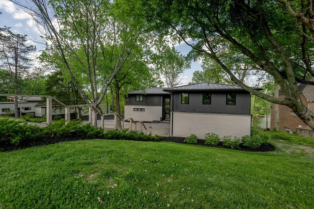 2005 Lakeside Drive Lexington KY 40502