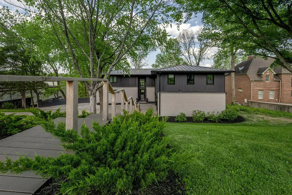 2005 Lakeside Drive Lexington KY 40502