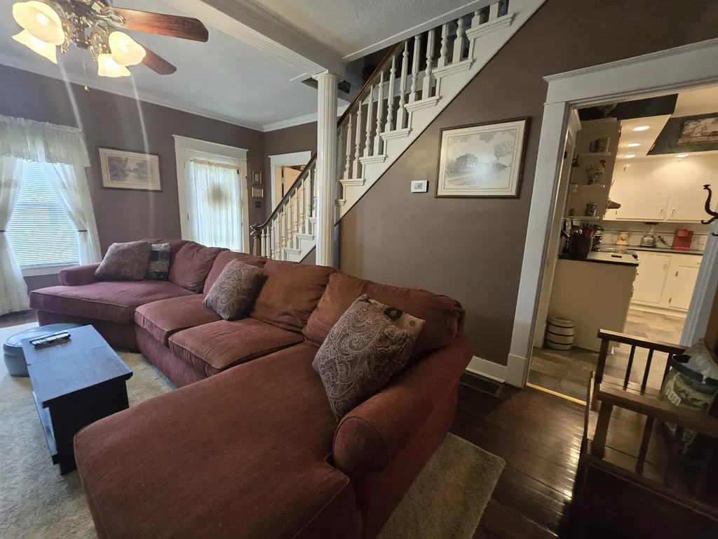 301 S 3rd Street Nicholasville KY 40356