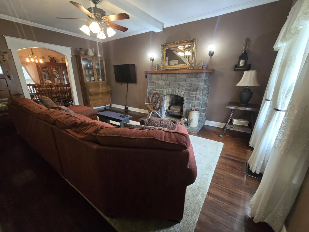 301 S 3rd Street Nicholasville KY 40356