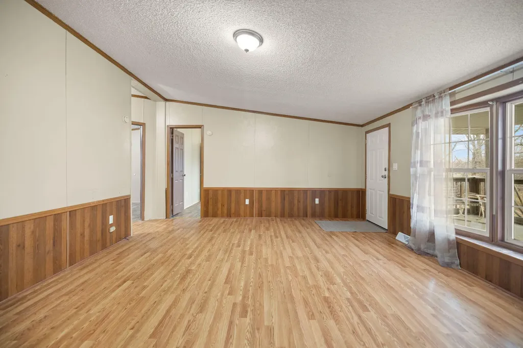 1195 Science Ridge Road Jeffersonville KY 40337