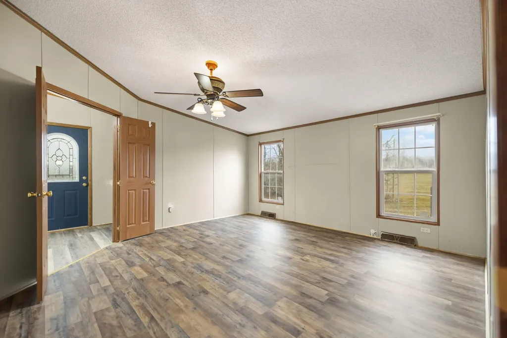 1195 Science Ridge Road Jeffersonville KY 40337