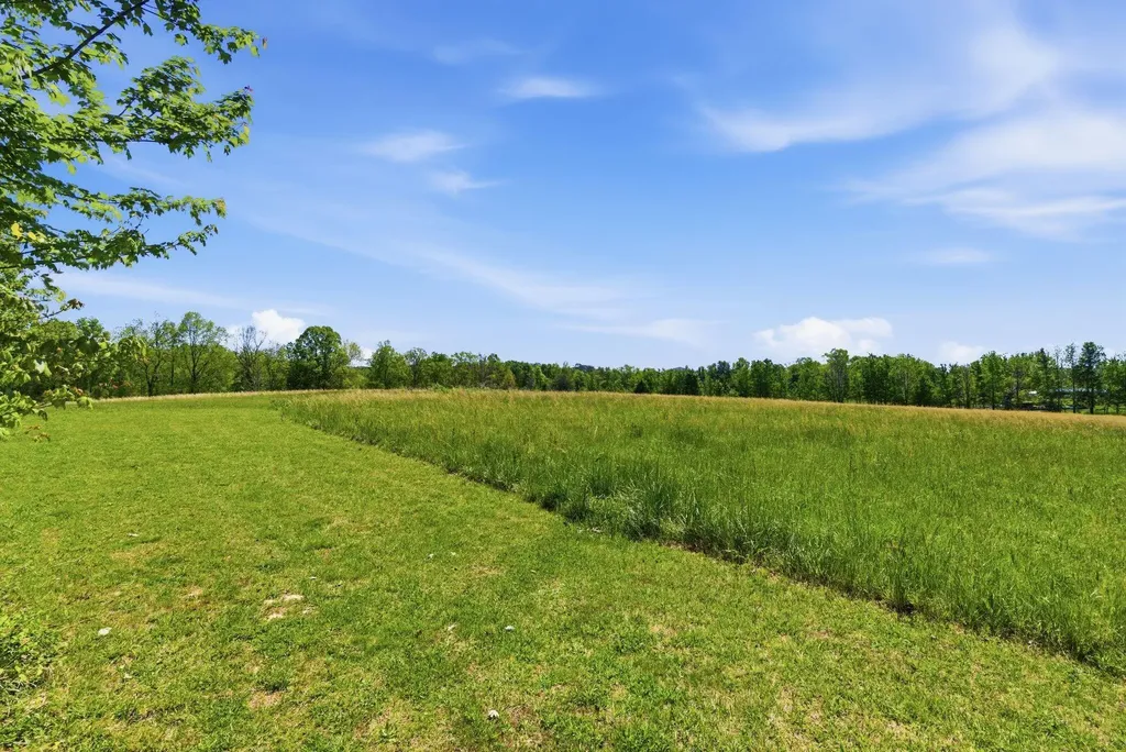1195 Science Ridge Road Jeffersonville KY 40337