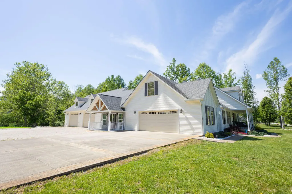 135 Arrowhead Drive Morehead KY 40351