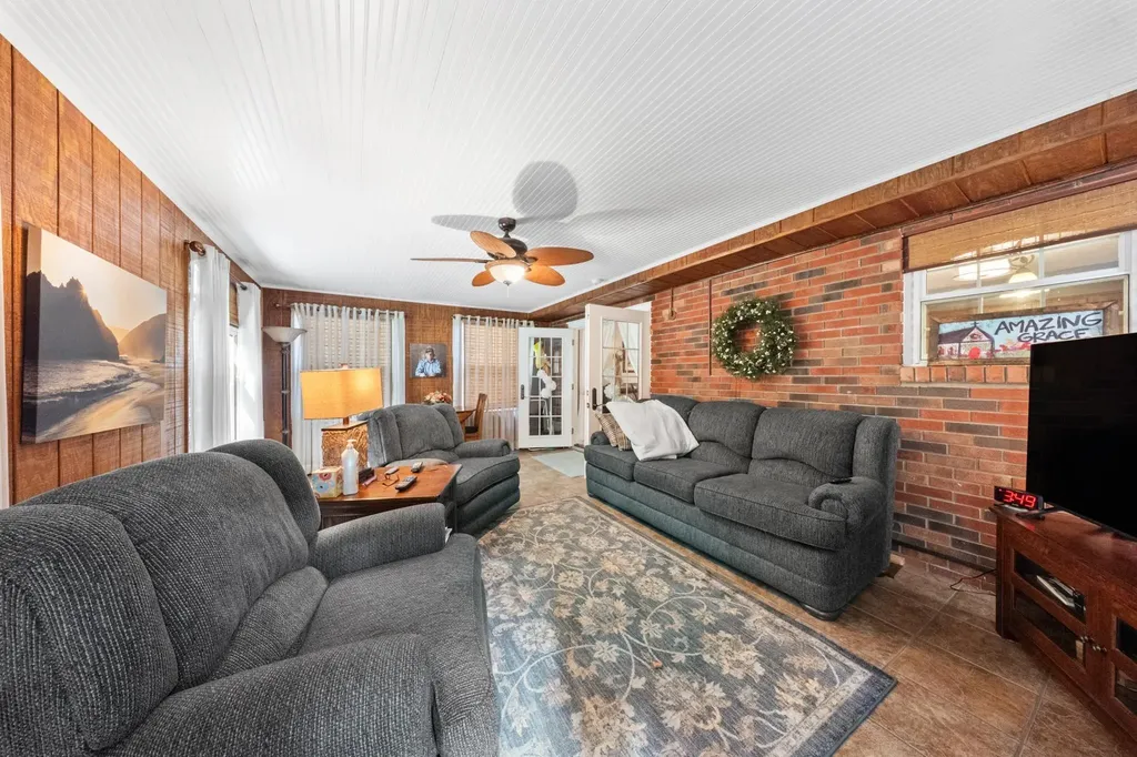 2902 Camellia Drive Flatwoods KY 41139
