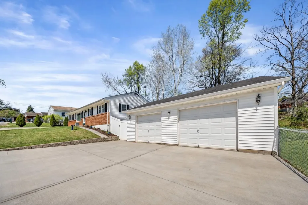 932 Mary Sue Drive Flatwoods KY 41139
