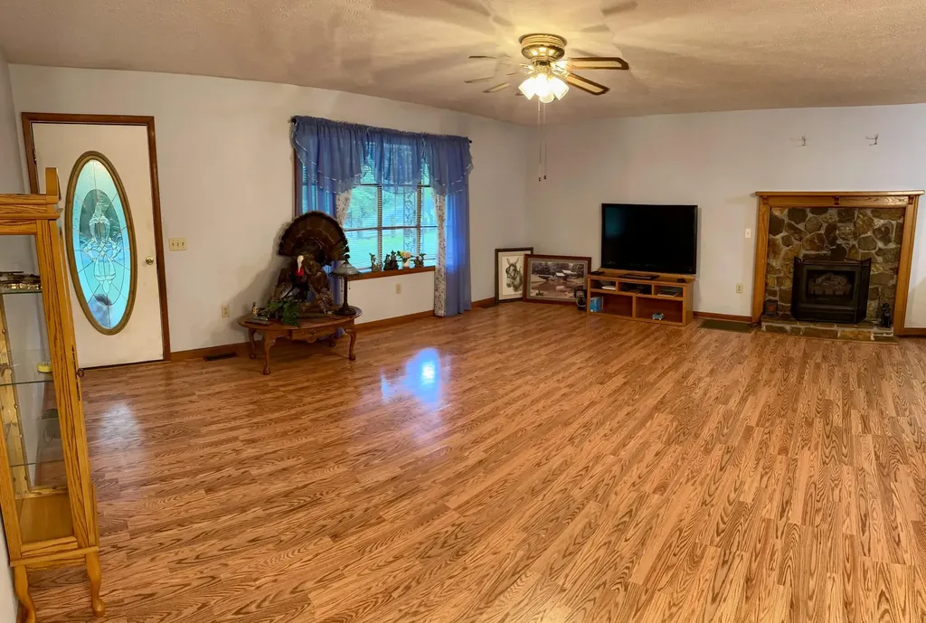 439 Eagles Bluff Road Monticello KY 42633