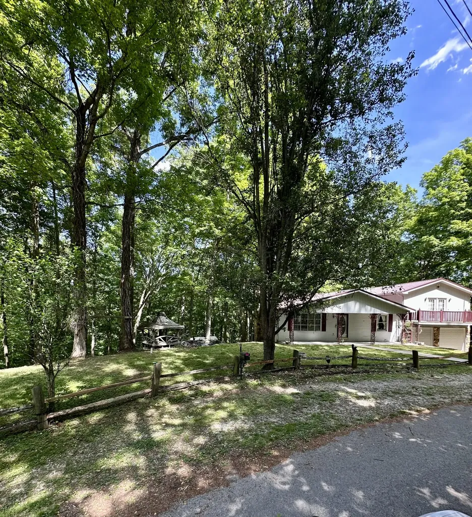 439 Eagles Bluff Road Monticello KY 42633
