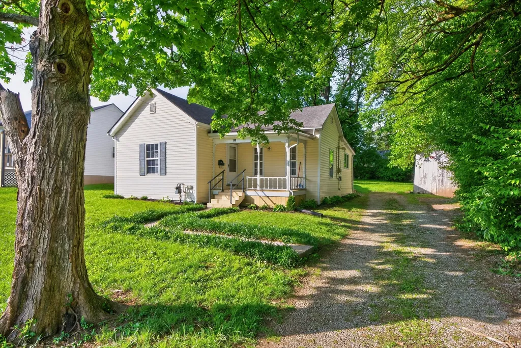 130 St. Clair Street Versailles KY 40383