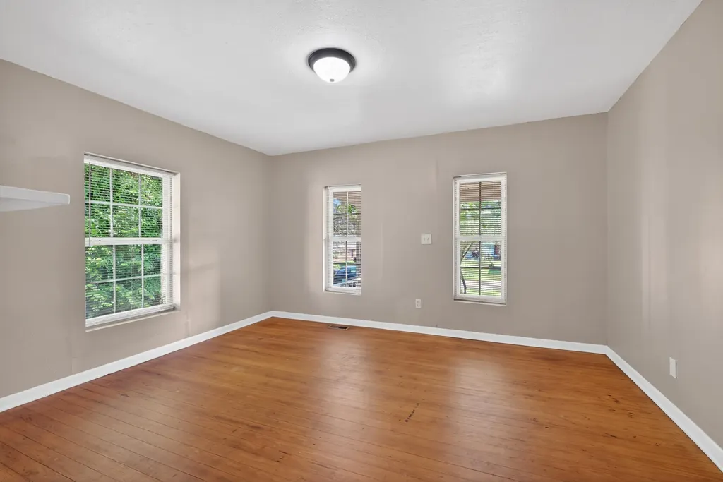 130 St. Clair Street Versailles KY 40383
