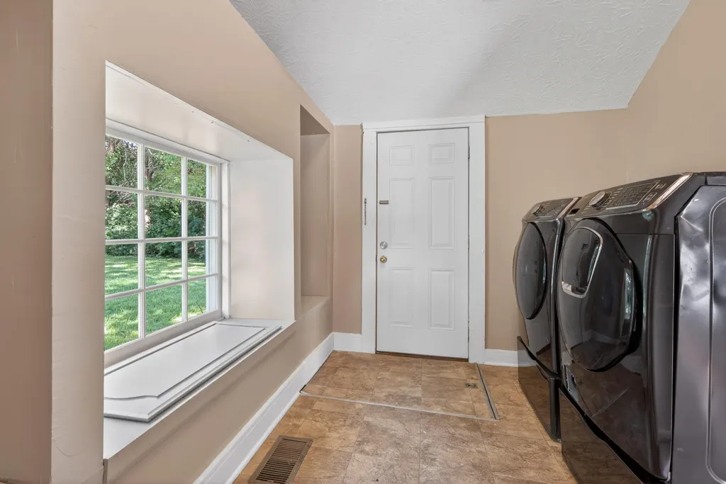 130 St. Clair Street Versailles KY 40383