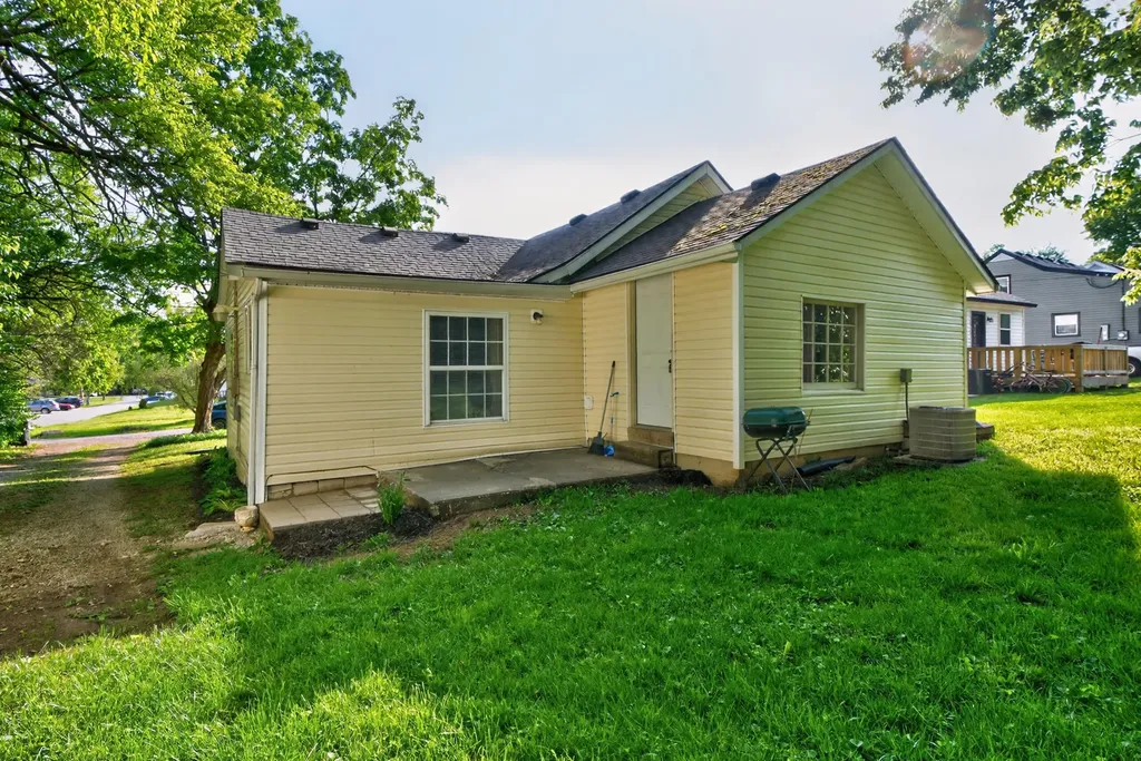 130 St. Clair Street Versailles KY 40383