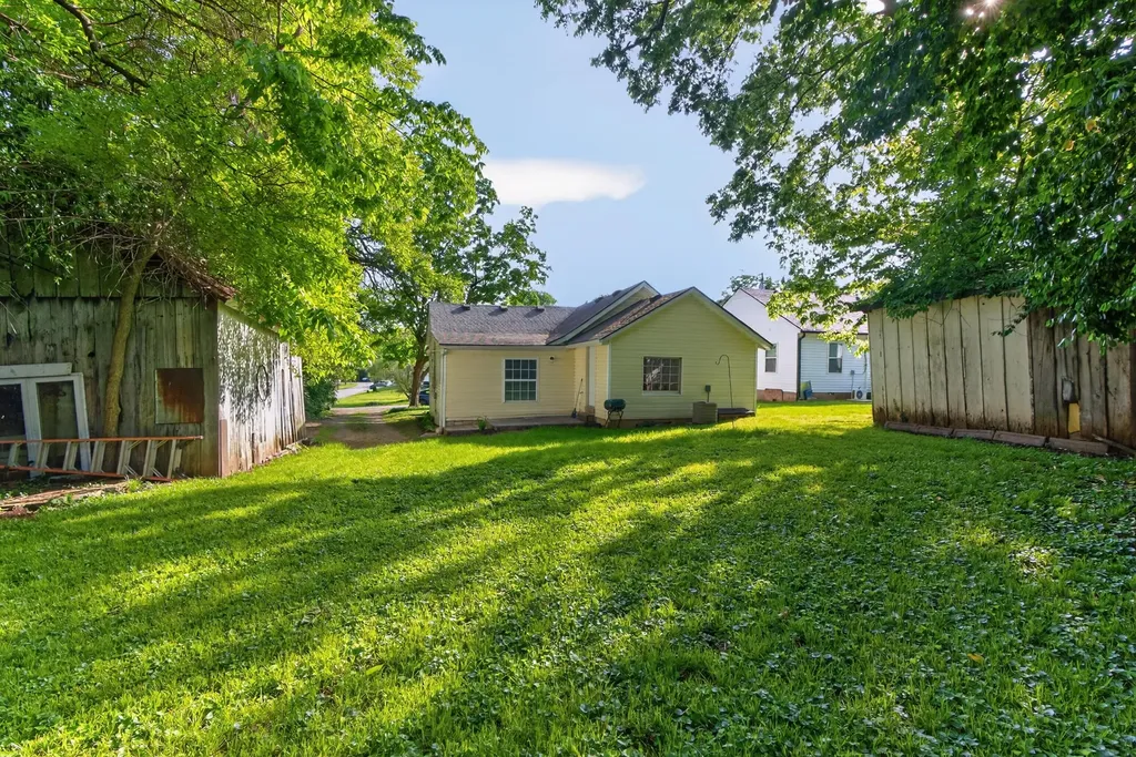 130 St. Clair Street Versailles KY 40383
