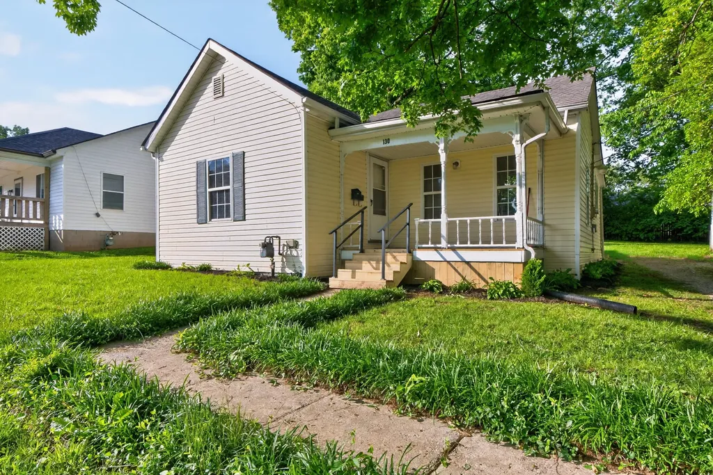 130 St. Clair Street Versailles KY 40383