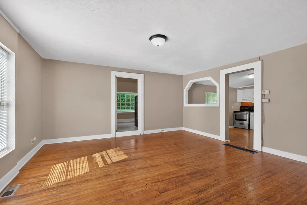 130 St. Clair Street Versailles KY 40383