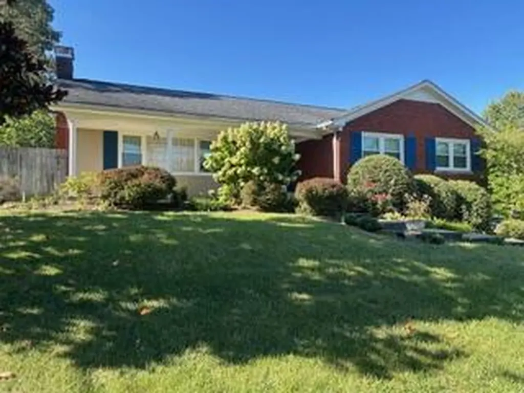 Winchester KY, 42 Mockingbird Valley Road