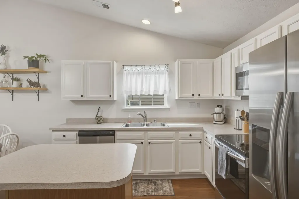 1005 Cedar Ridge Court Lawrenceburg KY 40342