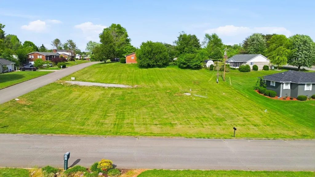 1910 Lancelot Drive Somerset KY 42503