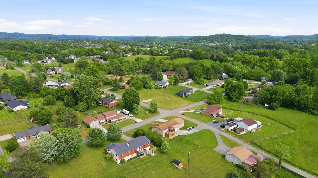 1910 Lancelot Drive Somerset KY 42503