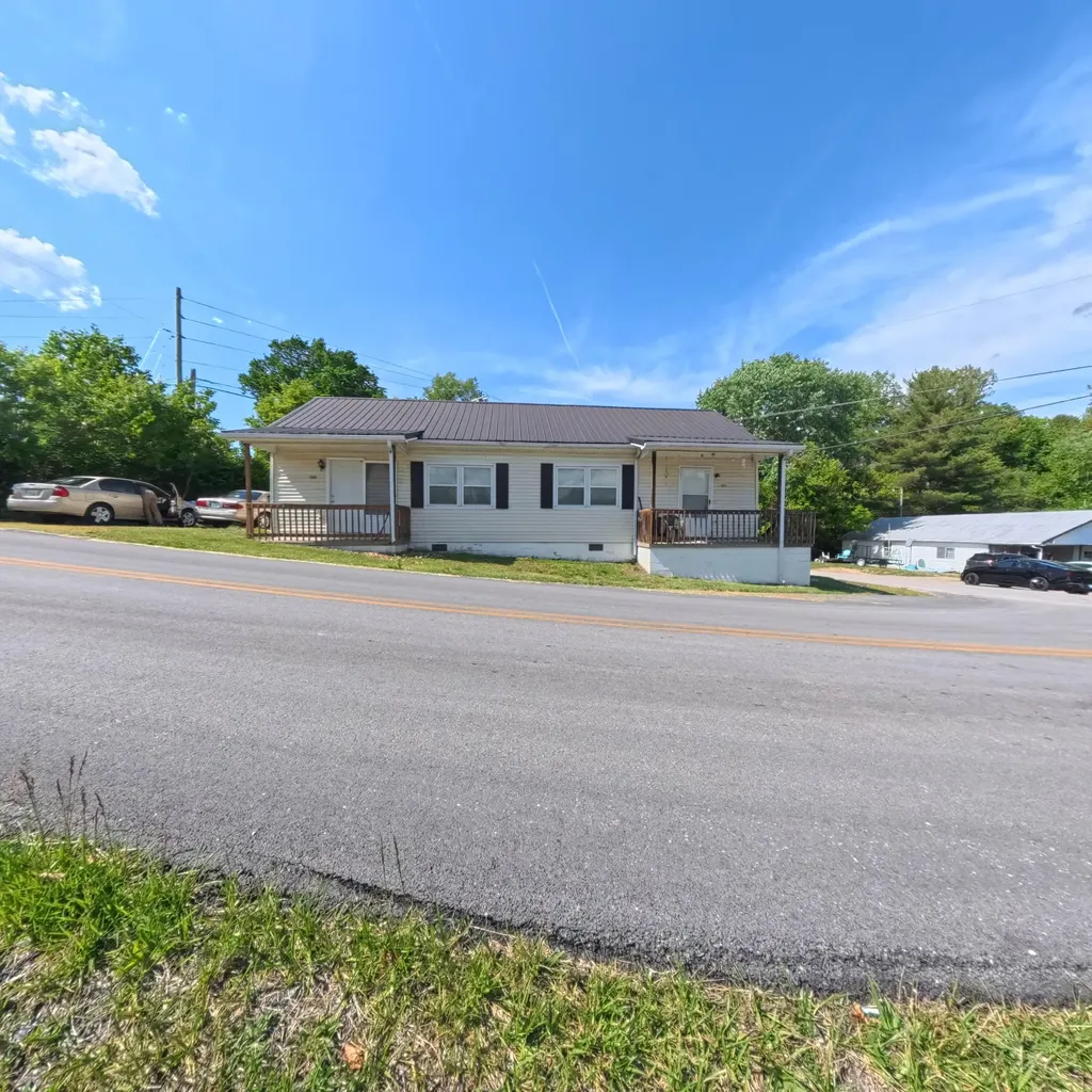 1725 & 1727 Sand Hill Road Irvine KY 40336