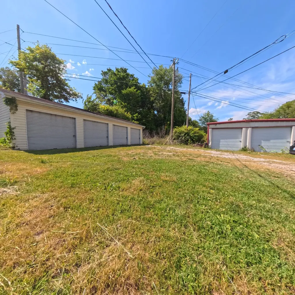 1725 & 1727 Sand Hill Road Irvine KY 40336