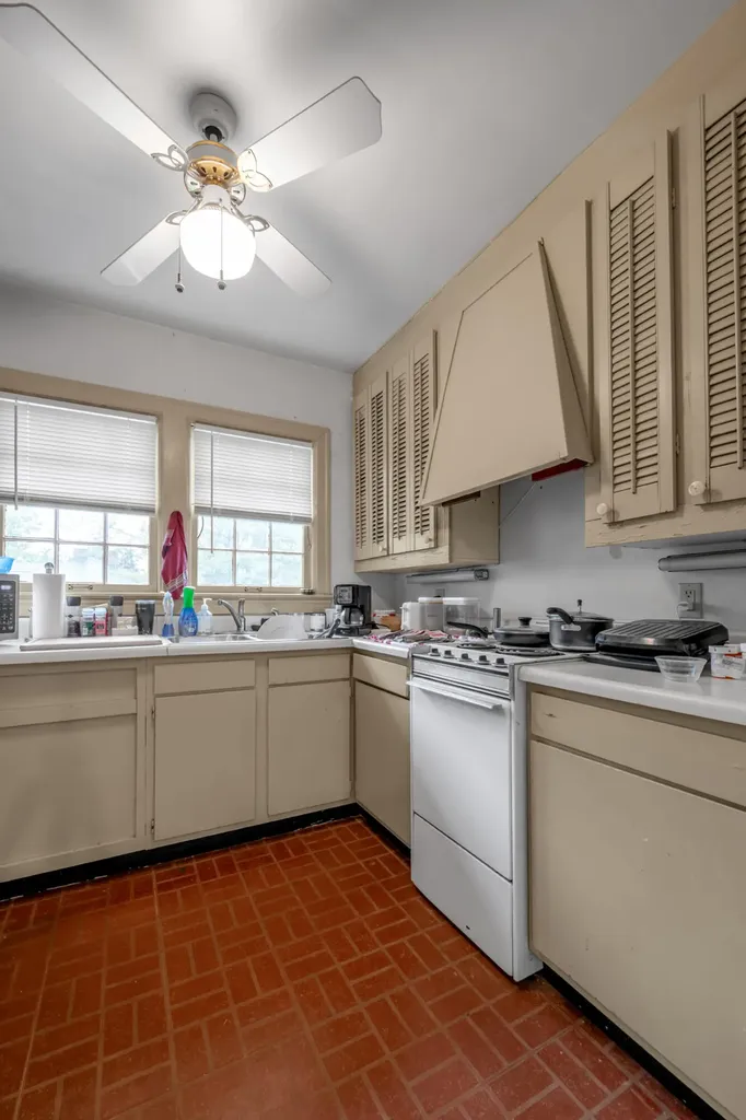 137 Sycamore Road Lexington KY 40502