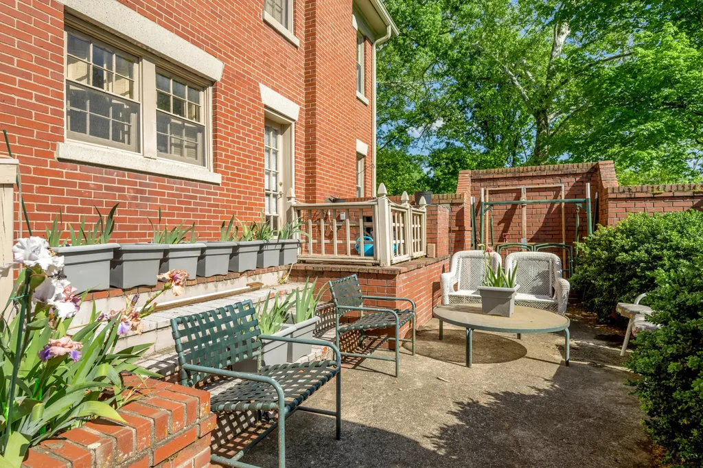 137 Sycamore Road Lexington KY 40502