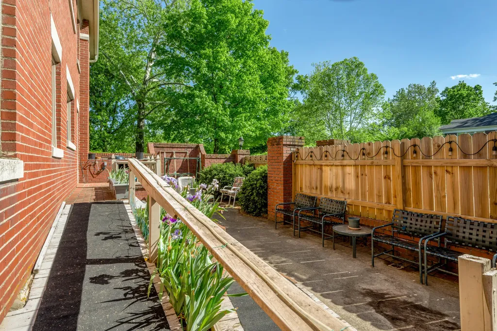 137 Sycamore Road Lexington KY 40502