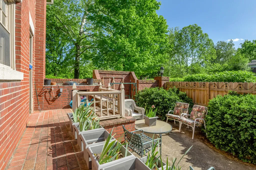 137 Sycamore Road Lexington KY 40502