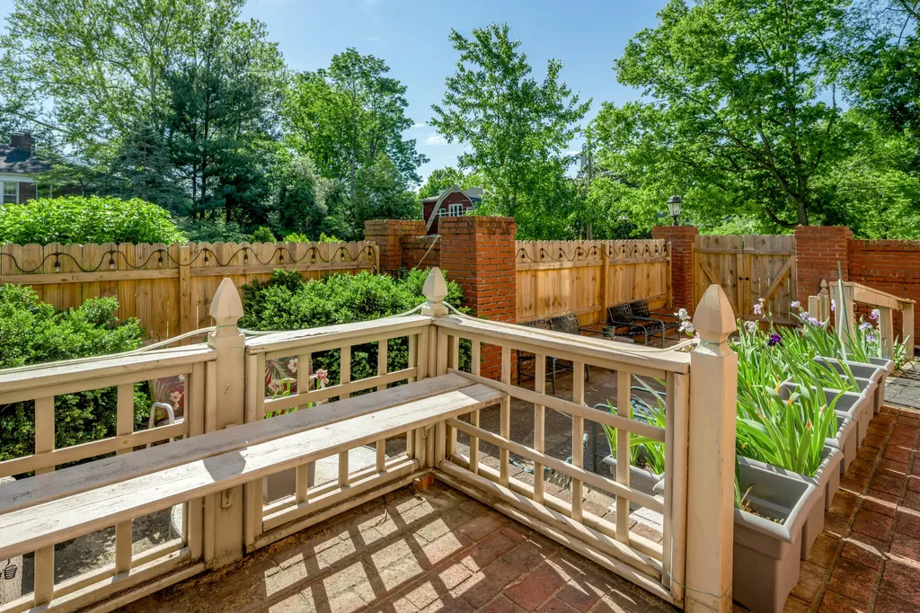 137 Sycamore Road Lexington KY 40502
