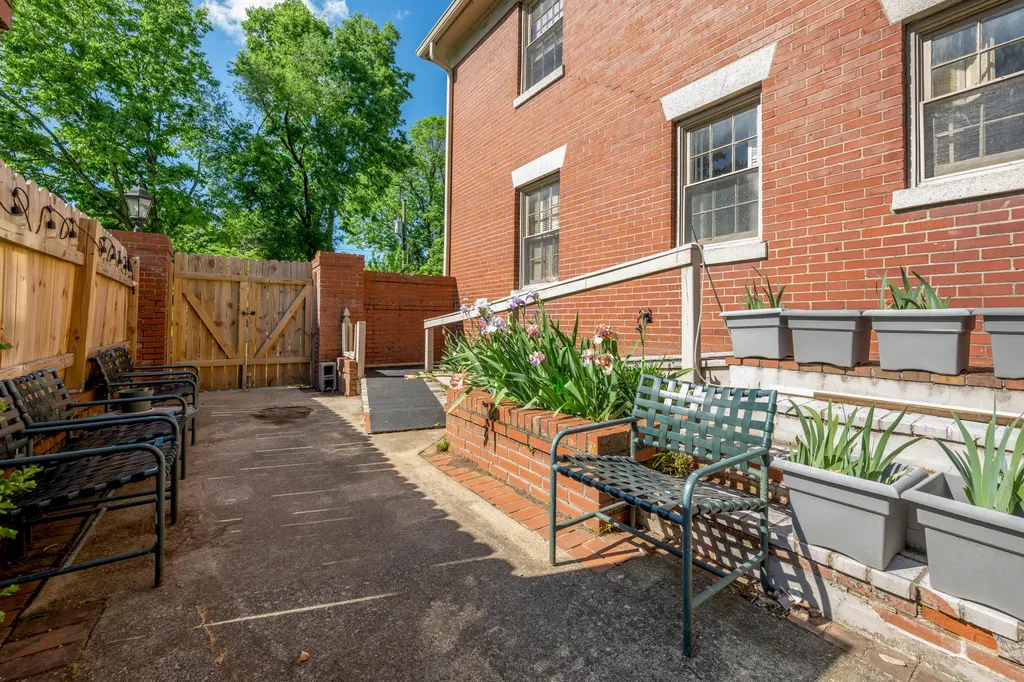 137 Sycamore Road Lexington KY 40502