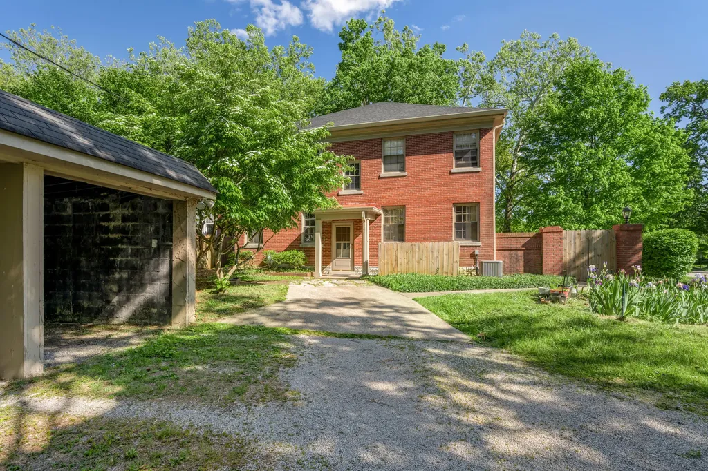 137 Sycamore Road Lexington KY 40502