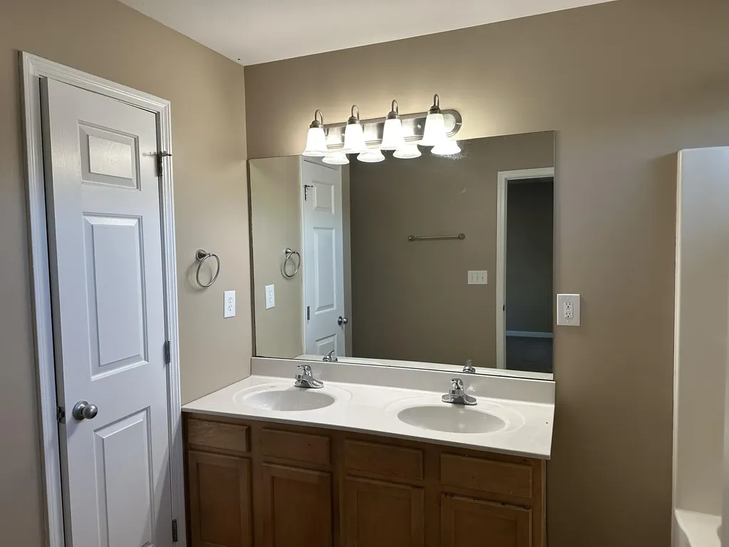 3933 Pine Ridge Way Lexington KY 40514