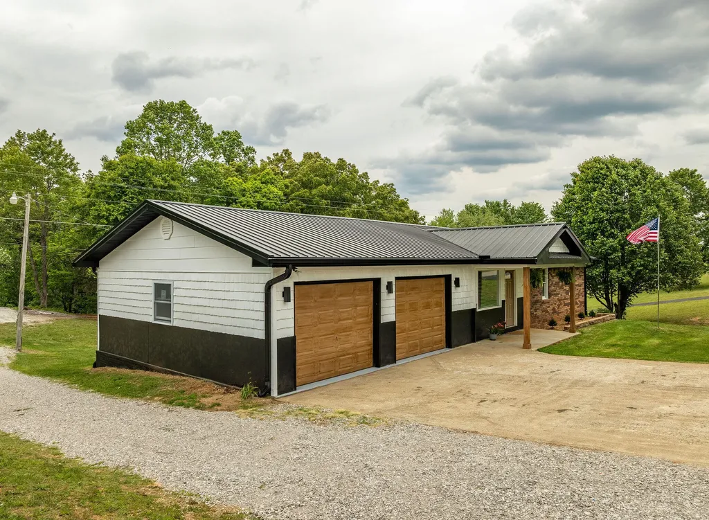 1070 Kentucky 2393 Monticello KY 42633
