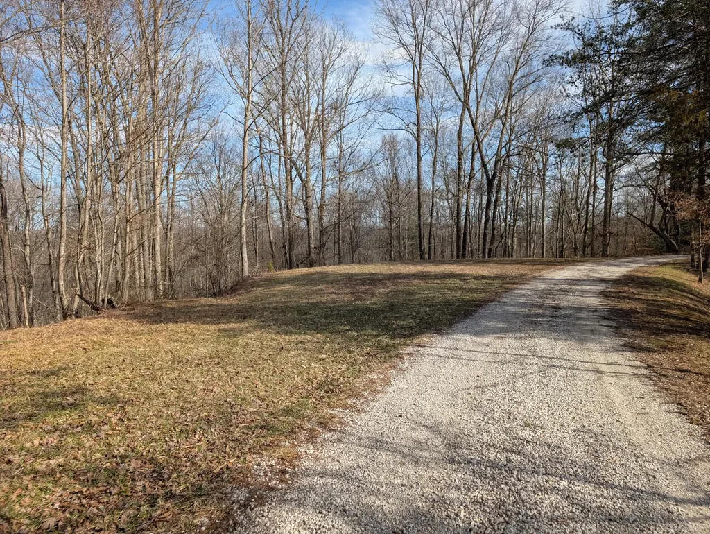 9999 Tip Top Road Beattyville KY 41311